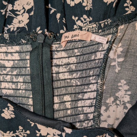 🤍🌊Deep Sea Green Fitted Dress * White Floral Detail * Off-Shoulder Sleeves - Picture 5 of 7